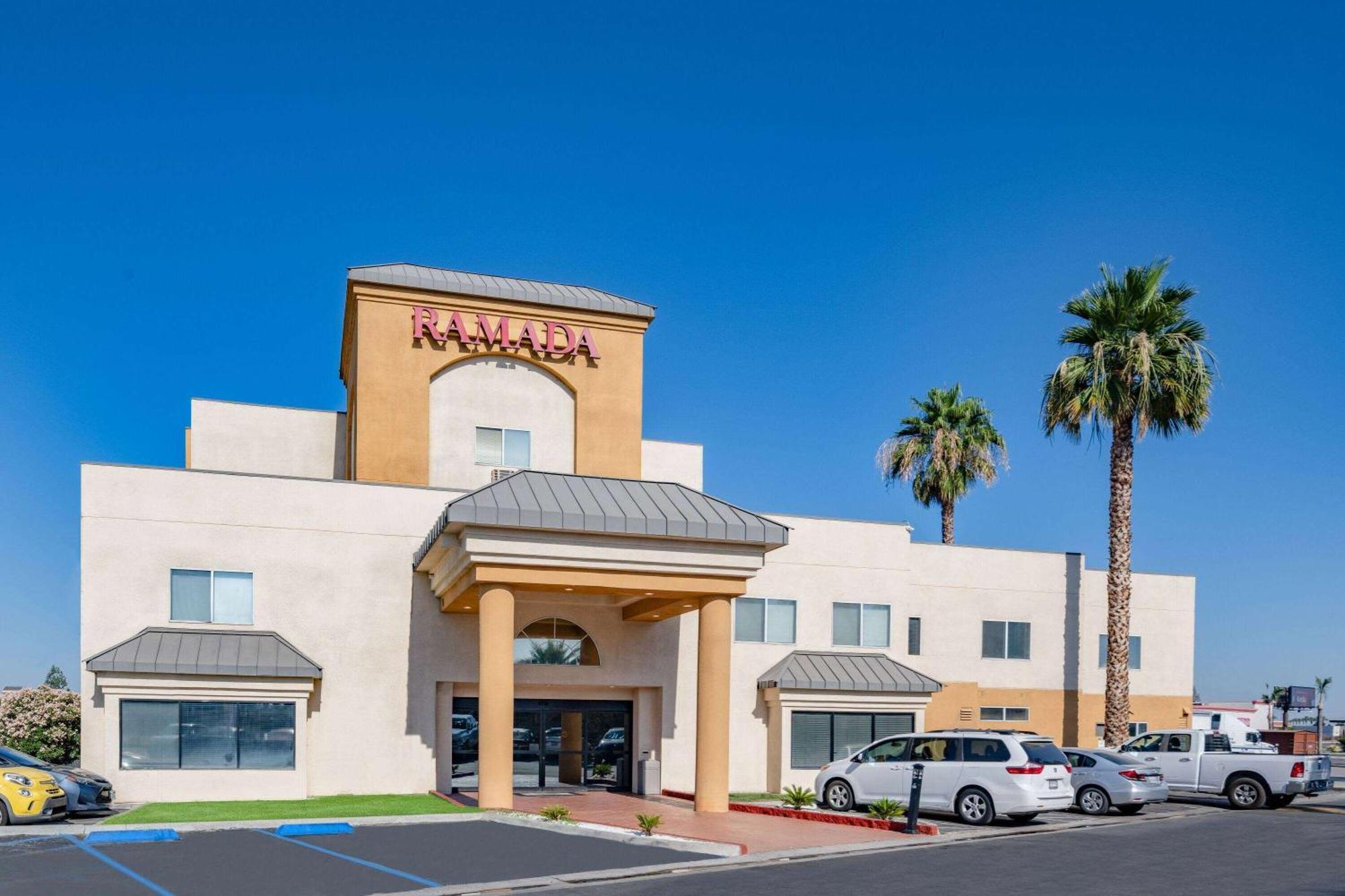 Ramada By Wyndham Bakersfield Hotel Eksteriør billede