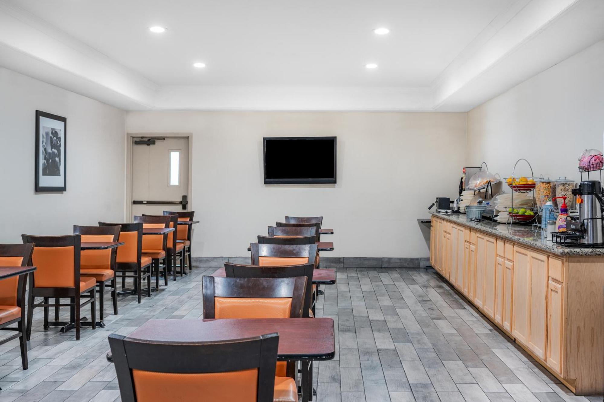 Ramada By Wyndham Bakersfield Hotel Eksteriør billede