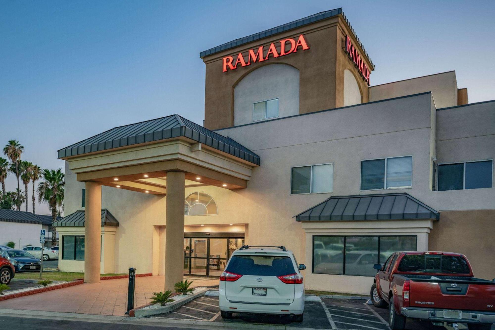 Ramada By Wyndham Bakersfield Hotel Eksteriør billede