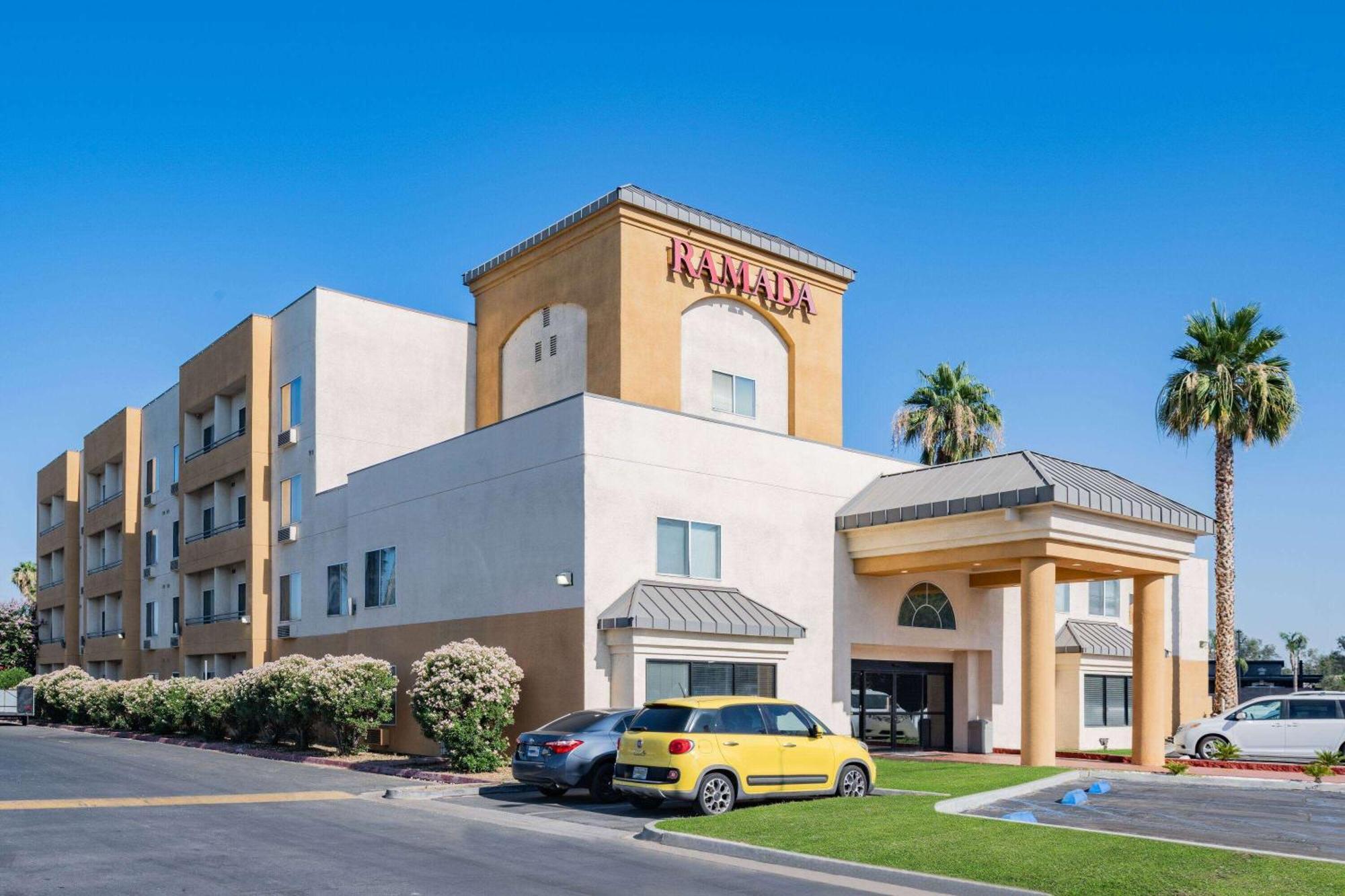 Ramada By Wyndham Bakersfield Hotel Eksteriør billede
