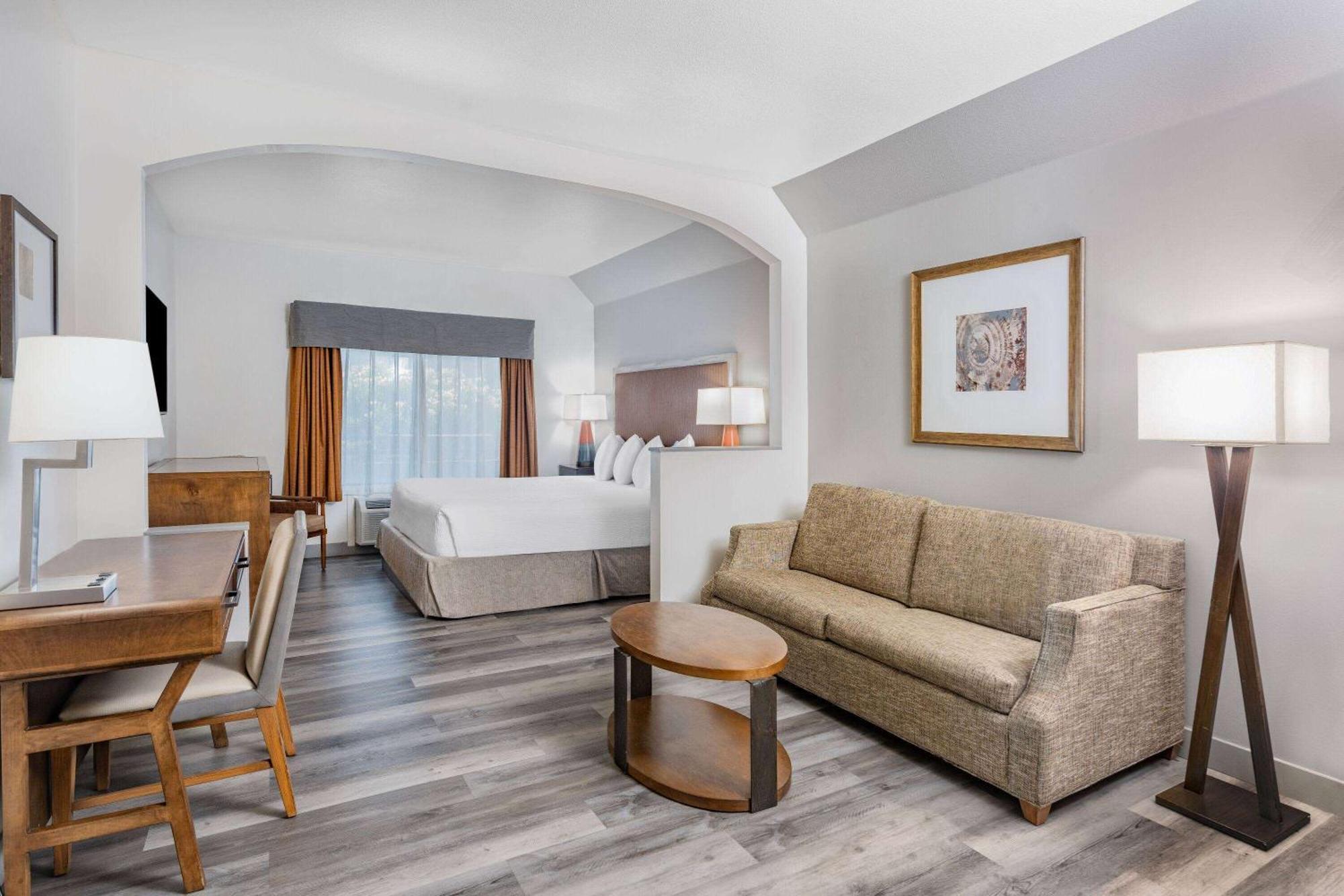 Ramada By Wyndham Bakersfield Hotel Eksteriør billede