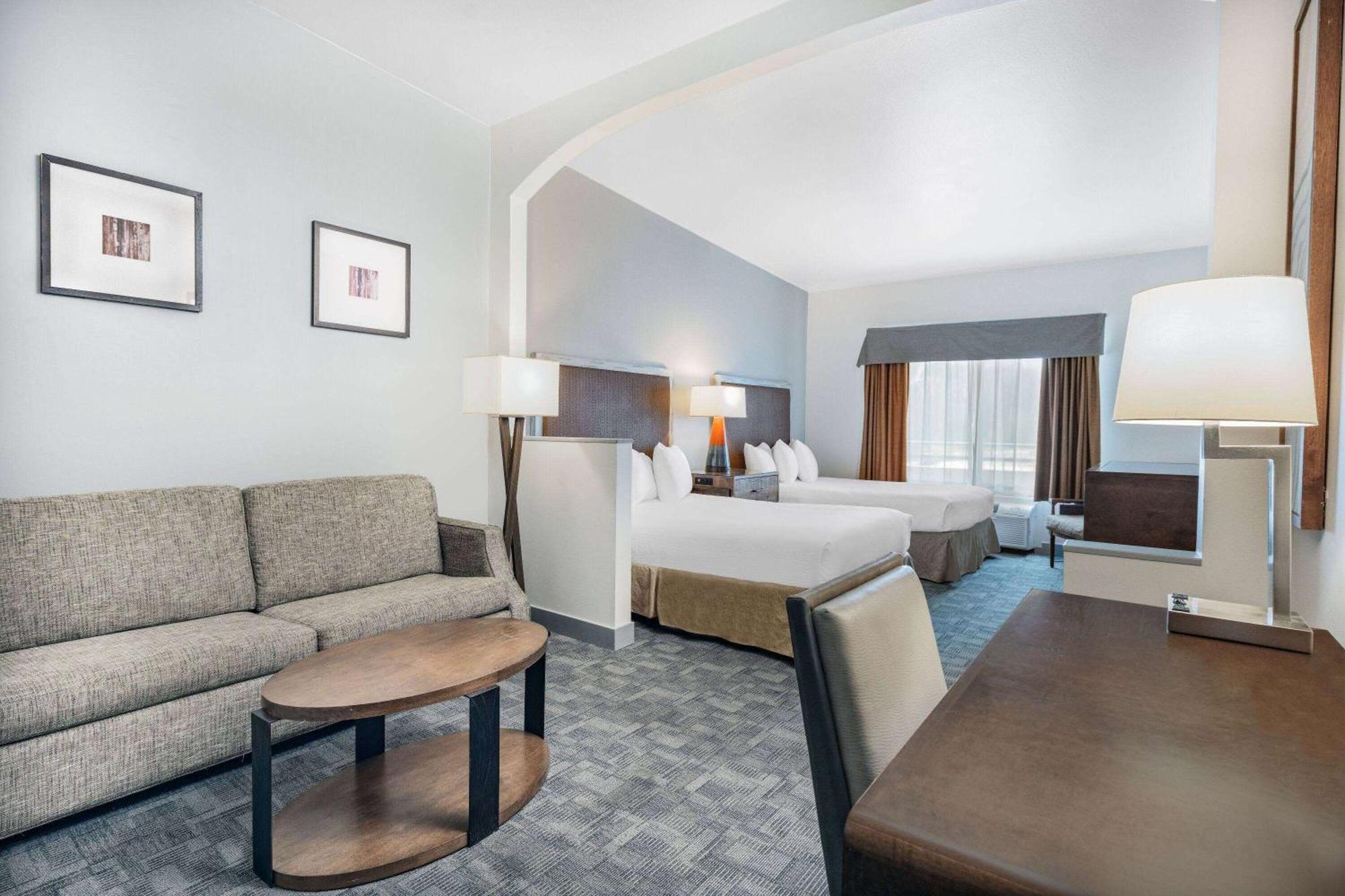 Ramada By Wyndham Bakersfield Hotel Eksteriør billede