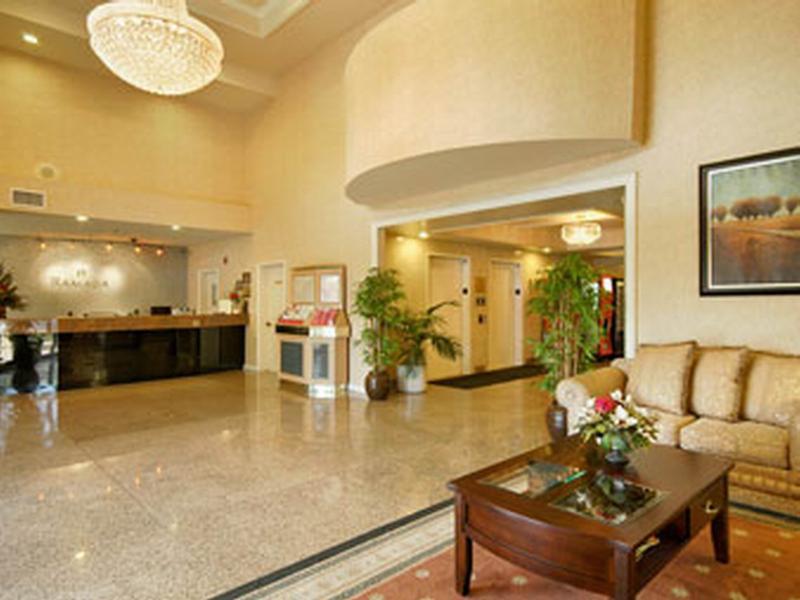 Ramada By Wyndham Bakersfield Hotel Eksteriør billede
